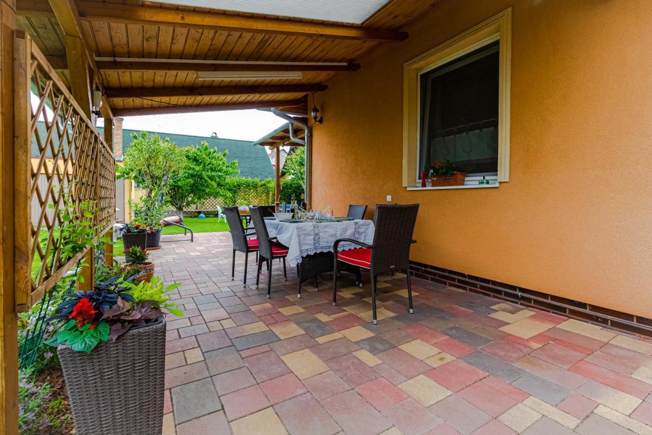 הוילה שיופוק Sunny Garden Pihenohaz מראה חיצוני תמונה