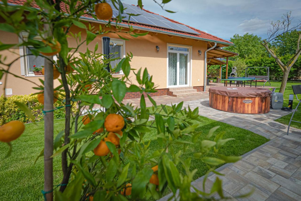 הוילה שיופוק Sunny Garden Pihenohaz מראה חיצוני תמונה