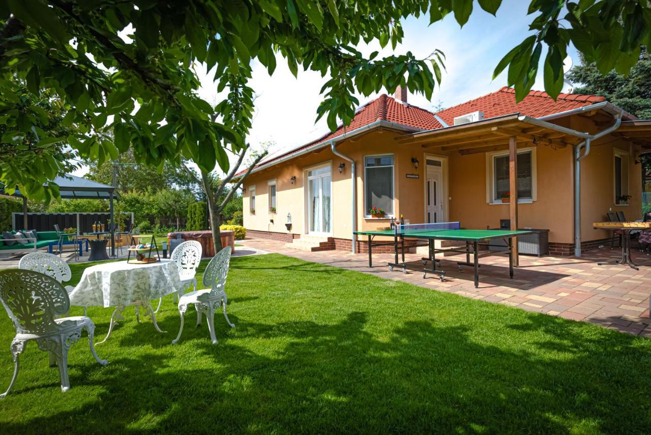 הוילה שיופוק Sunny Garden Pihenohaz מראה חיצוני תמונה