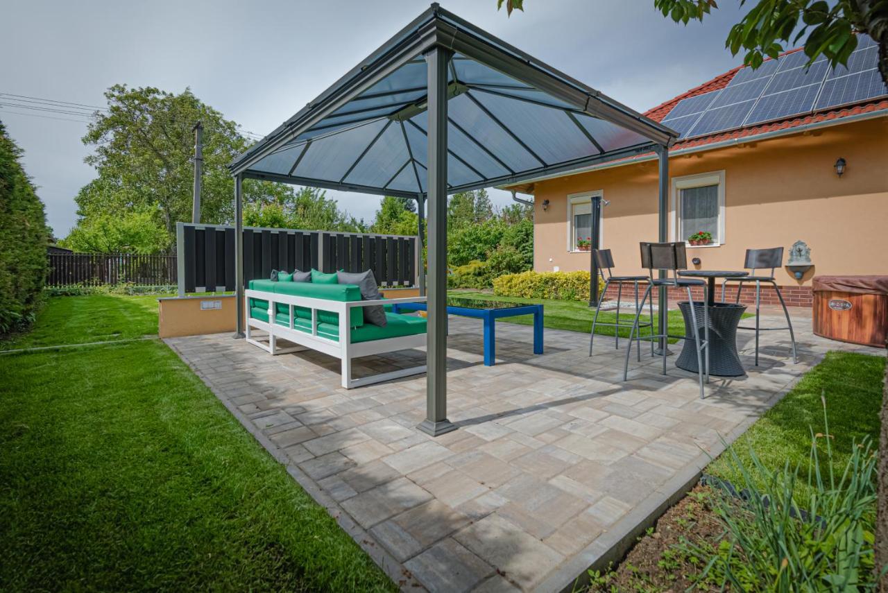 הוילה שיופוק Sunny Garden Pihenohaz מראה חיצוני תמונה