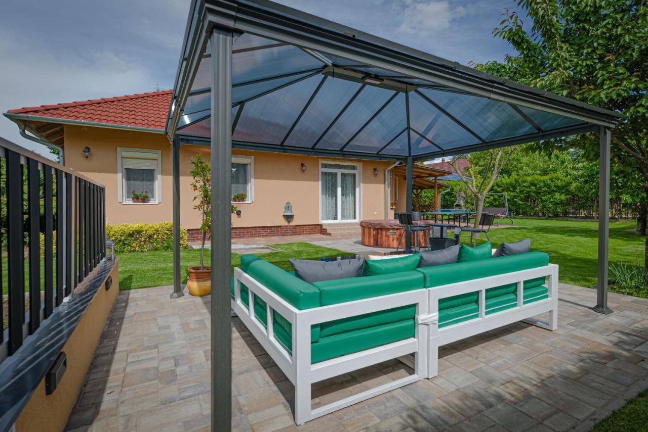 הוילה שיופוק Sunny Garden Pihenohaz מראה חיצוני תמונה