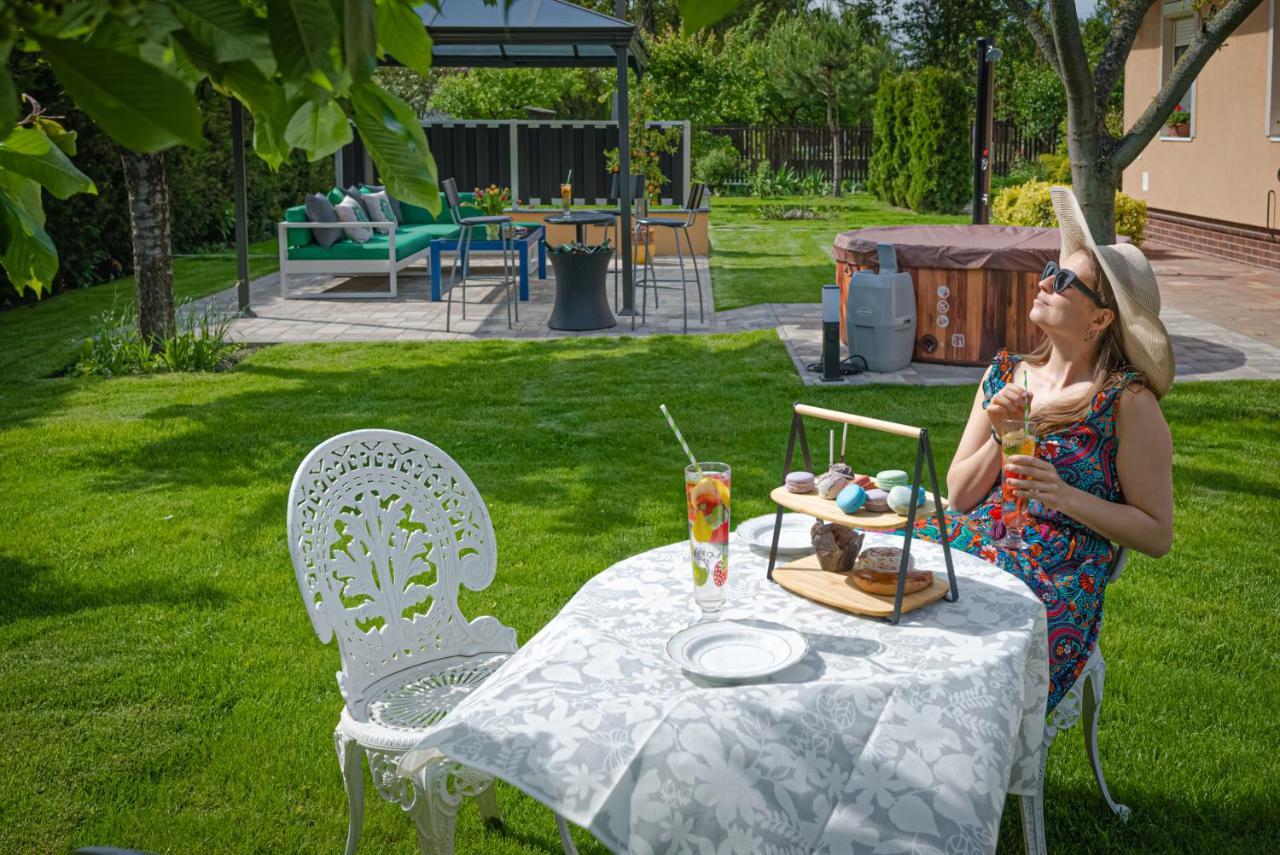 הוילה שיופוק Sunny Garden Pihenohaz מראה חיצוני תמונה
