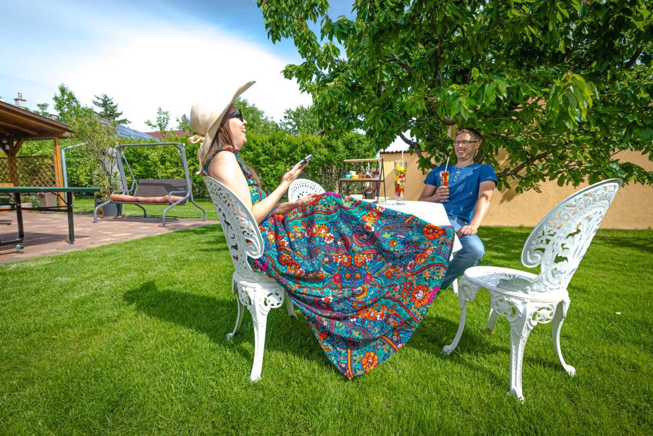 הוילה שיופוק Sunny Garden Pihenohaz מראה חיצוני תמונה